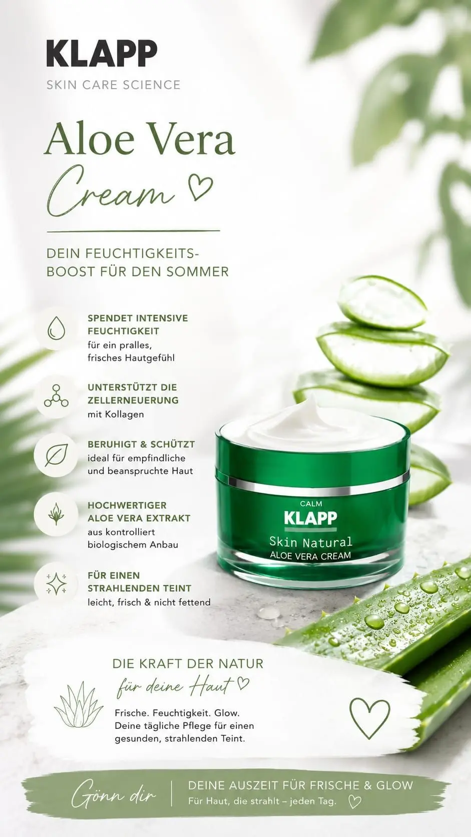 KLAPP Aloe Vera Cream in einem grünen Tiegel steht neben frischen Aloe-Vera-Scheiben und einem Blatt mit Wassertropfen.
